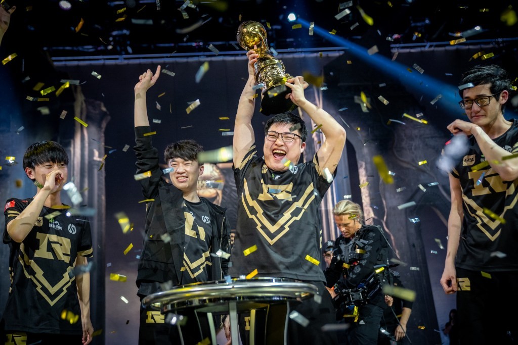Ming迎来十五赛季出色发挥，RNG观众热烈欢呼！